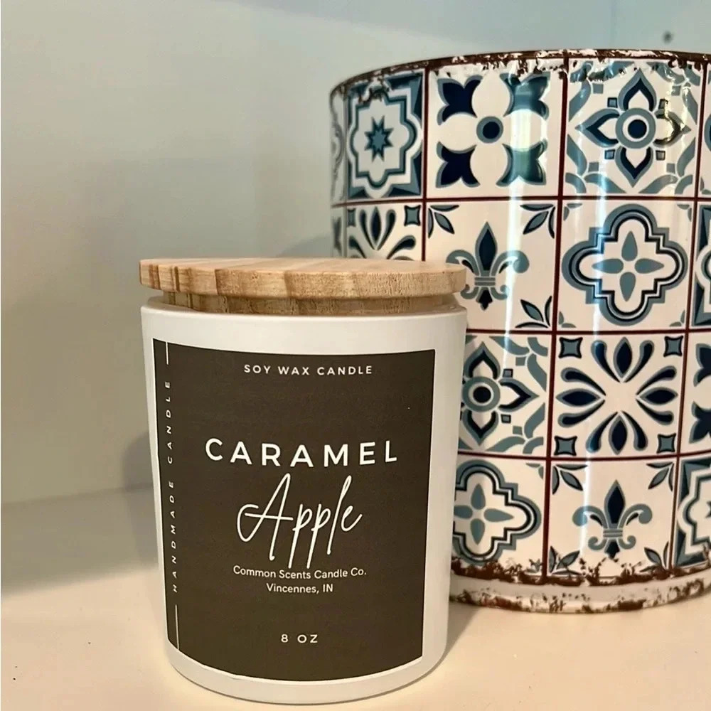 🎄🎁BUY NOW! Hand Made 7 oz hand poured candle with 100% soy wax & a wooden wick - Picture 9 of 16